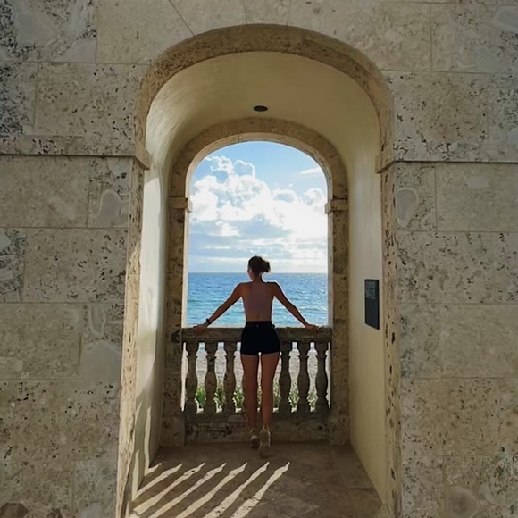 Hi! Welcome to my Posh Closet! :) - Picture 1 of 1